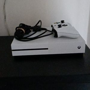 Xbox x1s white works great